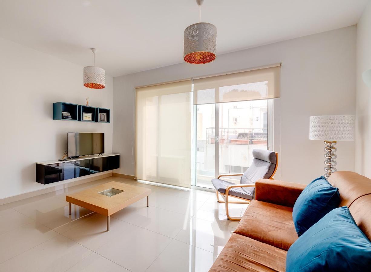Prime Location Apartment With Side Seaviews Sliema Bagian luar foto